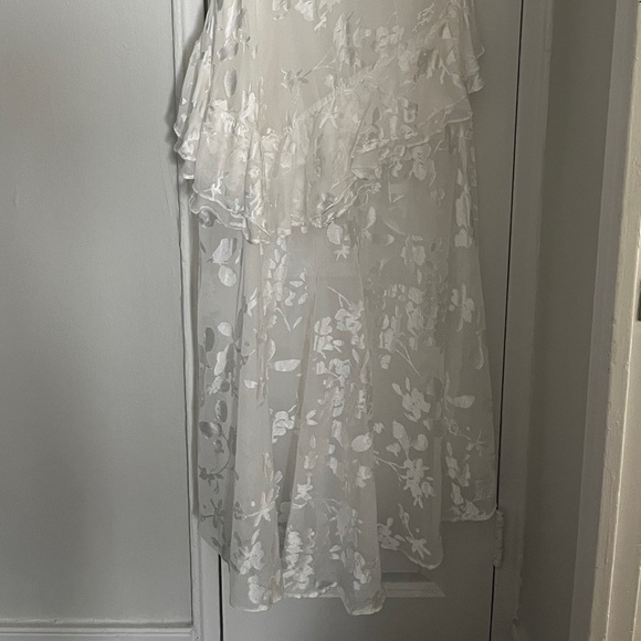 ASTR the label PEMBERLEY FLORAL HIGH LOW DRESS - Picture 4 of 4